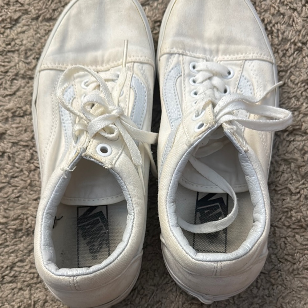 White vans - Picture 4 of 4